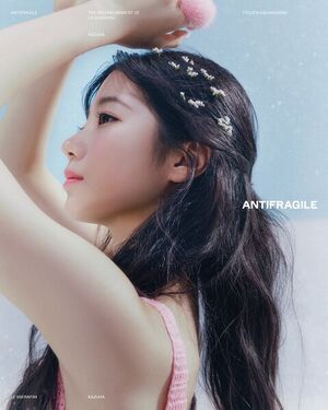 ANTIFRAGILE FROZEN AQUAMARINE 카즈하1.jpg